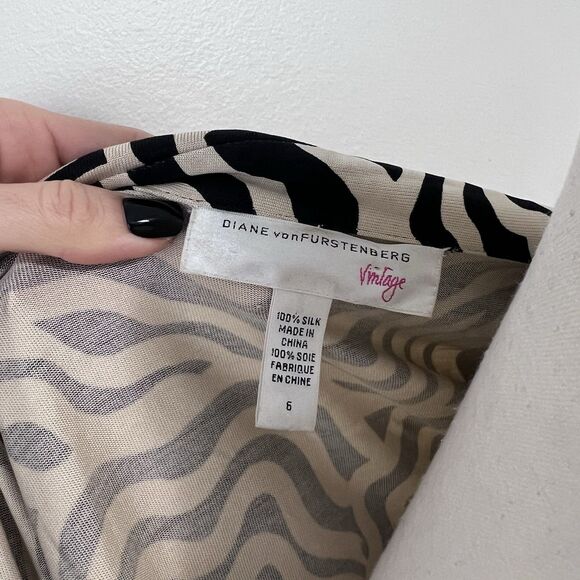 Diane von Furstenberg Vintage Silk Jill Wrap Top Zebra Print Size 6 - Picture 7 of 9